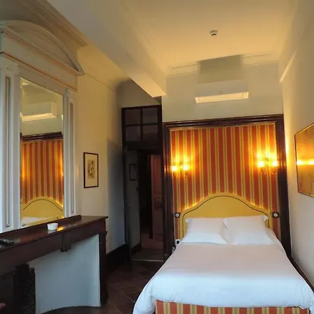 La Maison Des Consuls Bed & Breakfast 4*