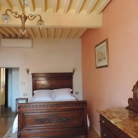 La Maison Des Consuls ベッド・アンド・ブレックファスト ミルポワ